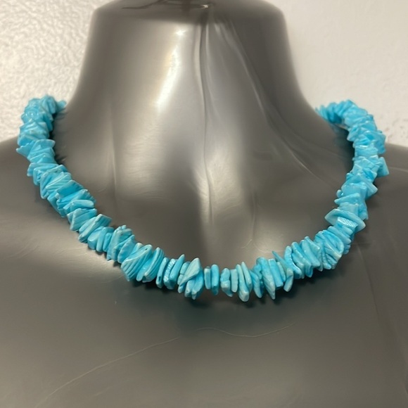Vintage Blue Shell Necklace - Picture 6 of 8